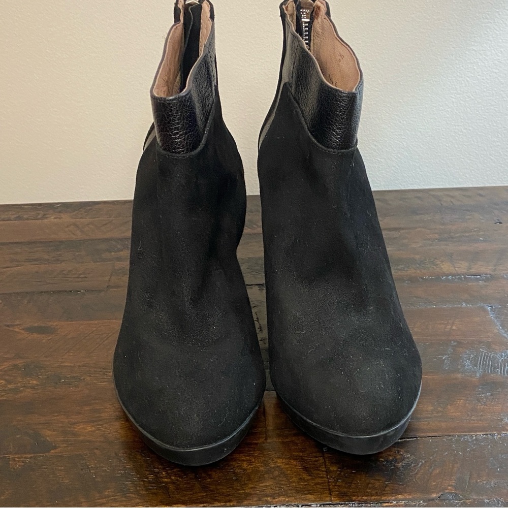 Donald J Pliner Chez Wedge Ankle Boots Black Trimmed Textured Leather Size 7 - Picture 2 of 10